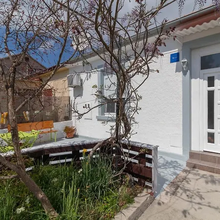 Διαμέρισμα Ema *