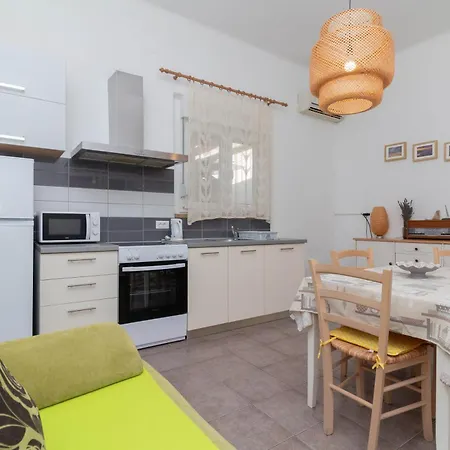 Ema Apartment *